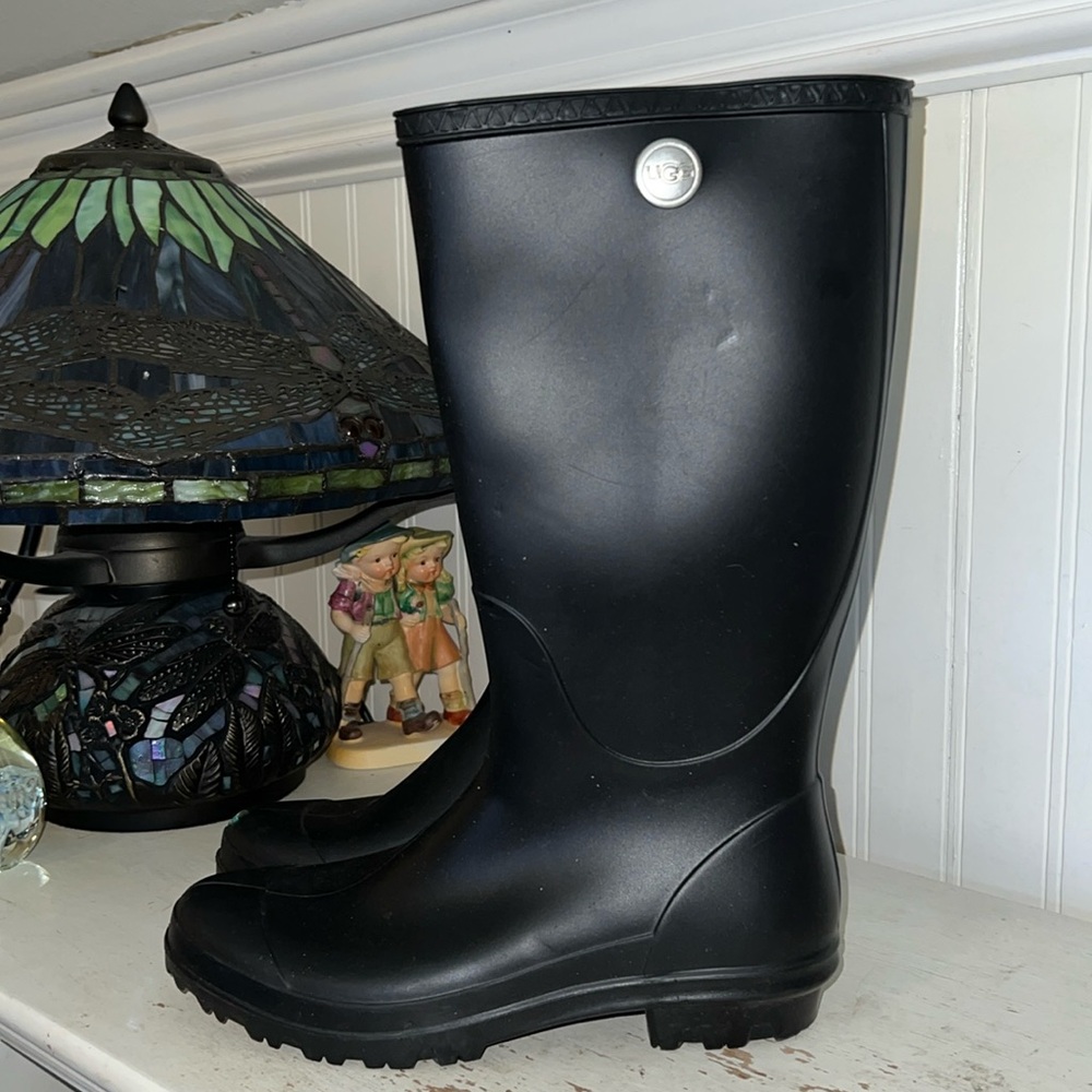 Ladies Ugg black rain boots